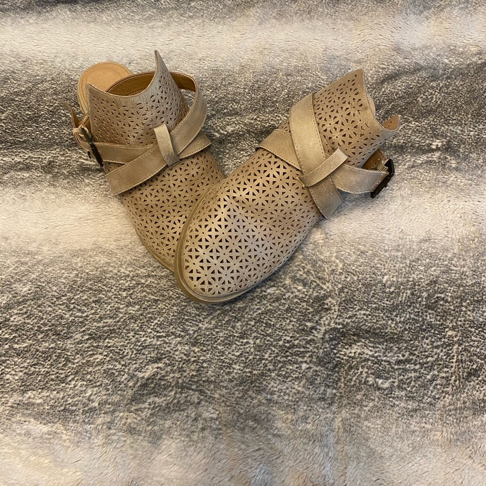 Booties perfect for fall !! - Picture 2 of 3